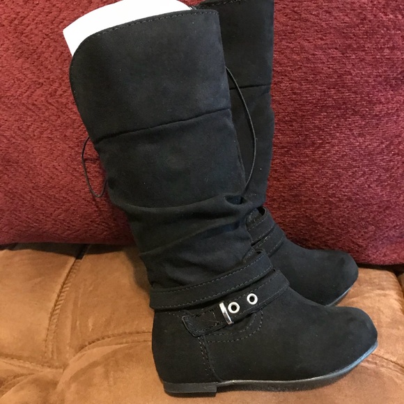 Girl’s Size 5 New Boots - Picture 3 of 5